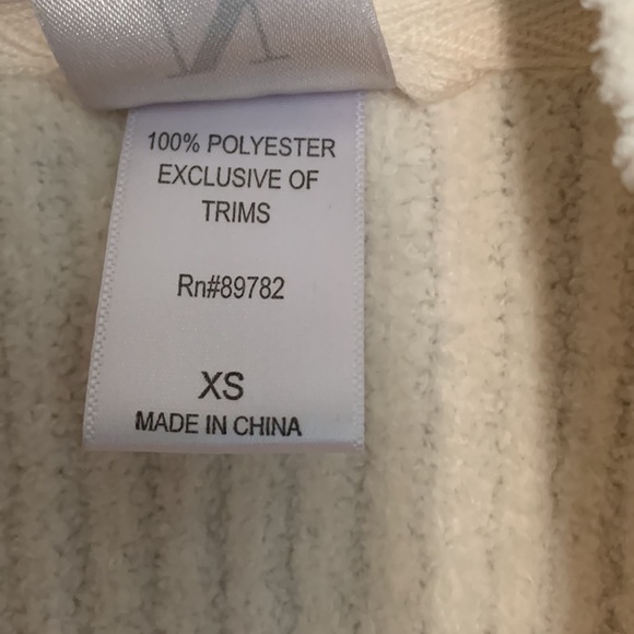 Natori Beijing Cardigan - Picture 4 of 5